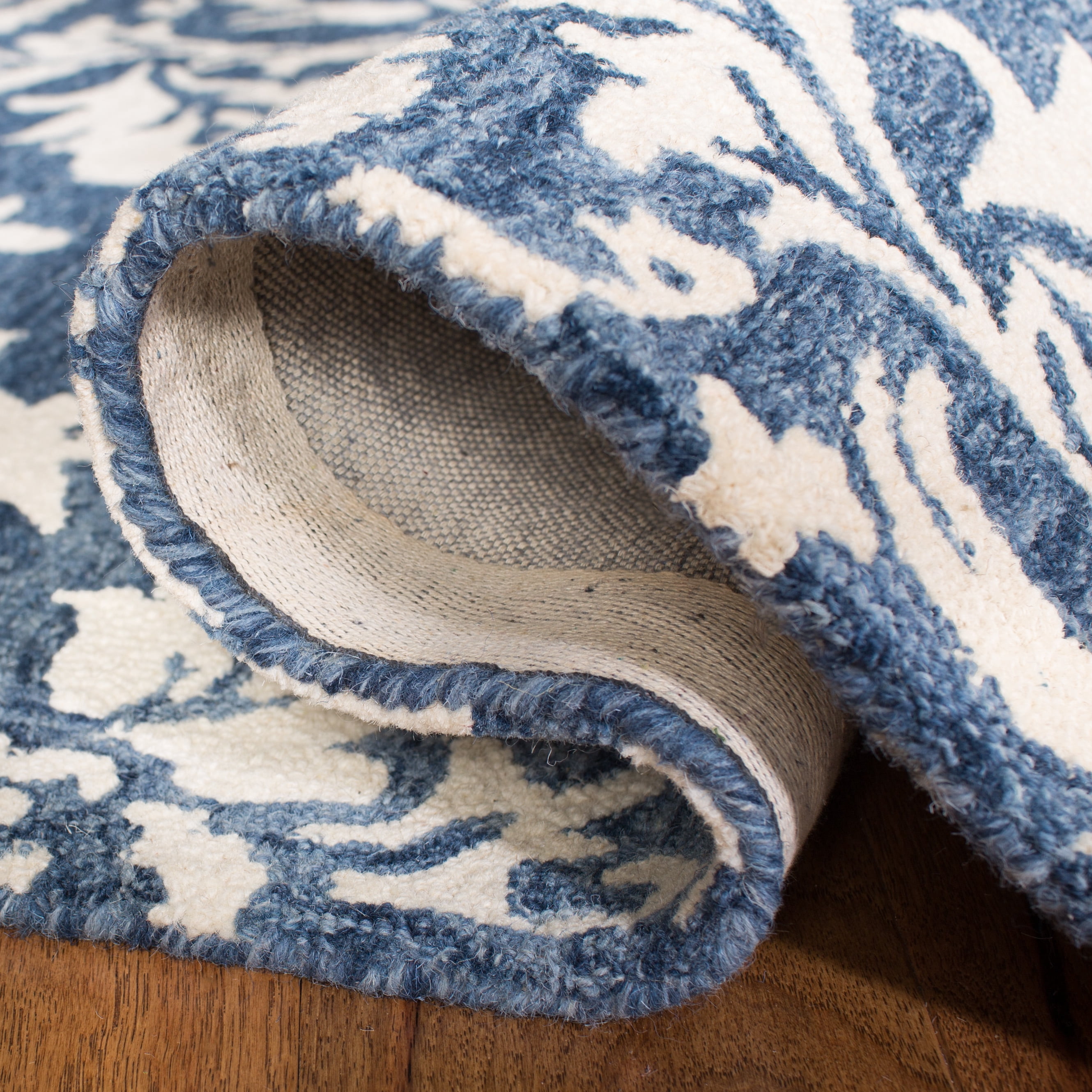 SAFAVIEH Micro-Loop Meridith Floral Area Rug, Blue/Ivory, 9' x 12'
