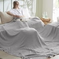 thumbnail image 4 of Manta Bedsure Cooling de algodón con forma de gofre, tamaño king, color gris, 4 of 8