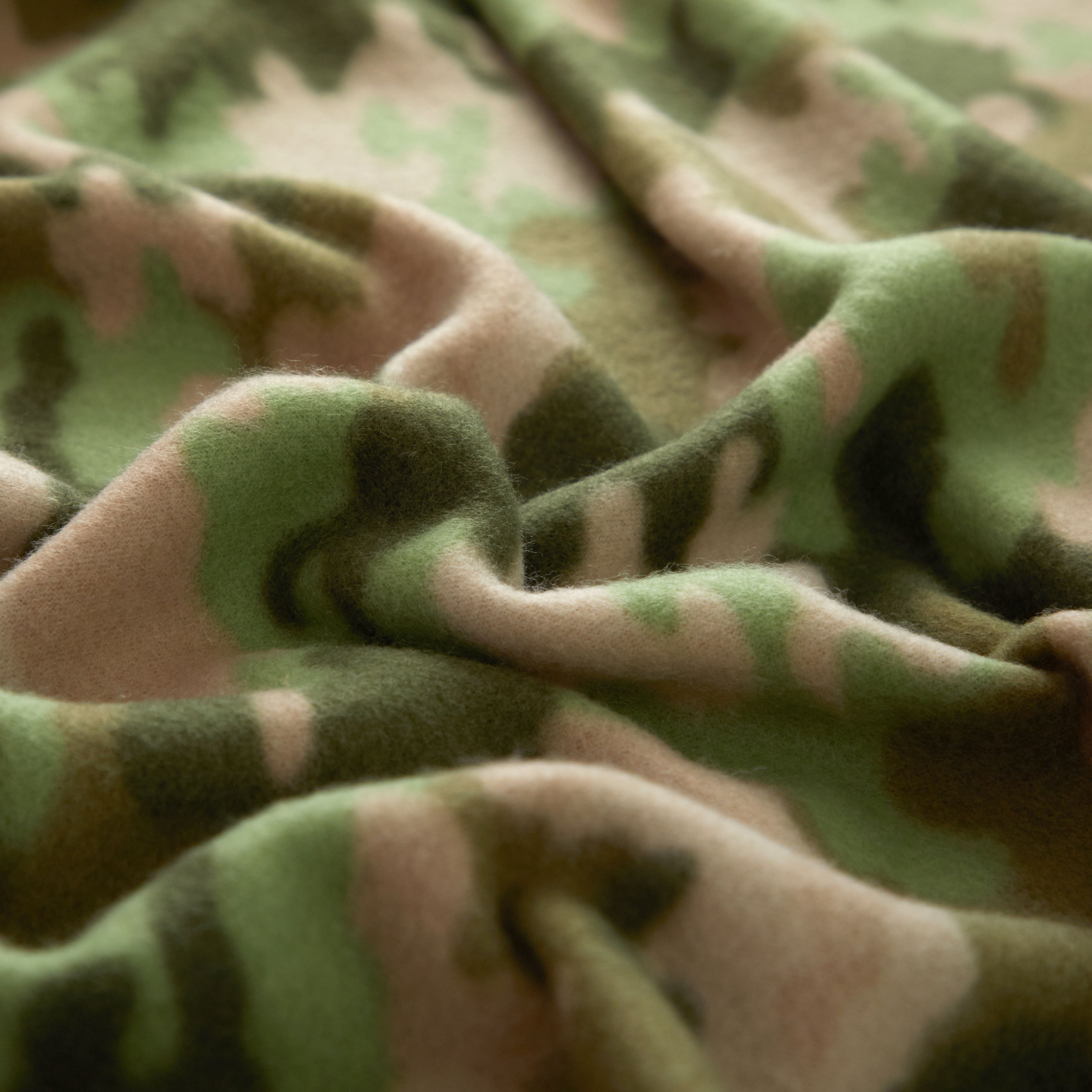 Mainstays Fleece Plush Throw Blanket, 50" x 60", Green Camouflage, Machine Washable