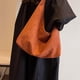 thumbnail image 5 of Bolso Gamuza para Mujer 2024 Nueva Axila Un Hombro Gran Capacidad C (marrón Oscuro), 5 of 9