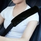 thumbnail image 1 of INCLUYE: juego de 2 piezas de almohadillas para el hombro para cinturón de seguridad de automóvil. Color: negro MATERIAL: hecho de lana de piel de oveja sintética suave de alta calidad, suav, 1 of 5