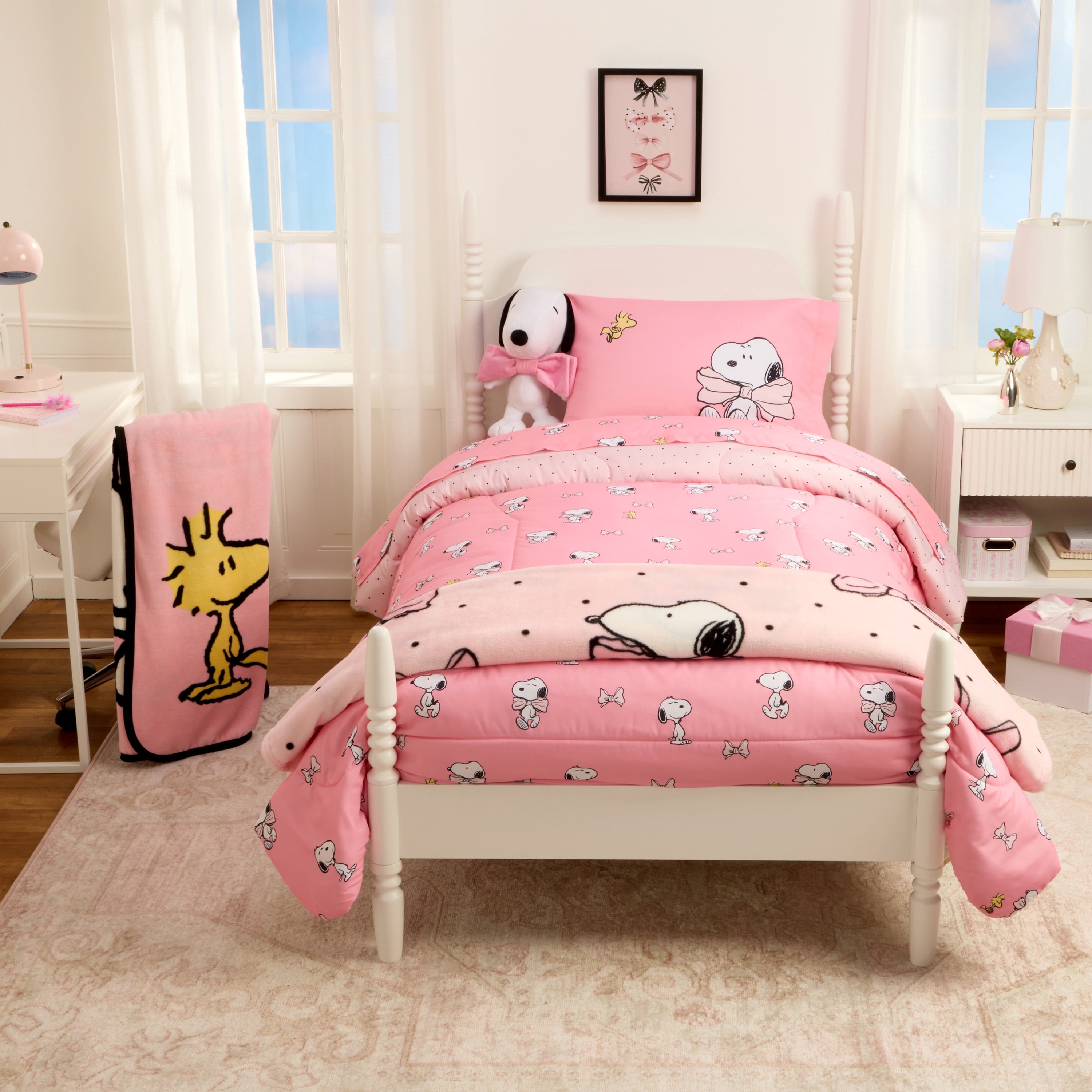 snoopy 様　babyピンクフリル Peanuts Snoopy 4 Piece Pink Coquette Reversible Comforter