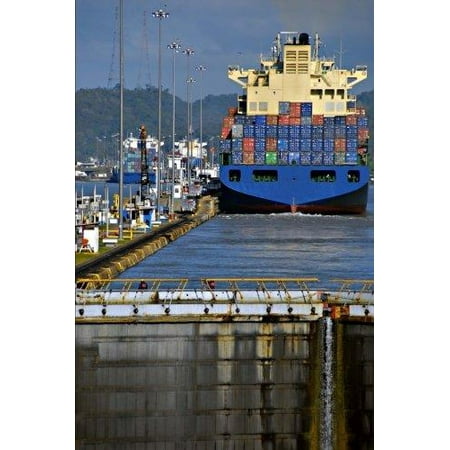 Ship in a Lock at the Panama Canal Journal: 150 Page Lined