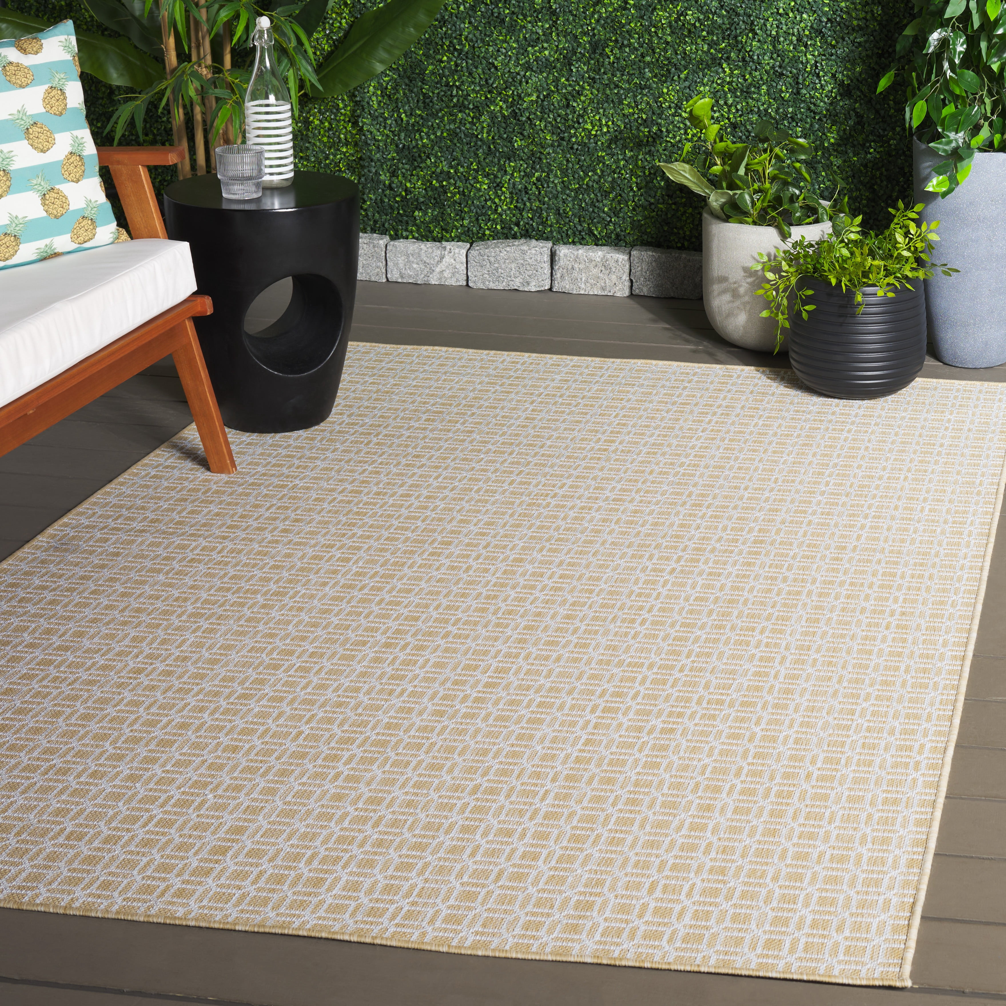 SAFAVIEH Terrace Wight Geometric Indoor/Outdoor Area Rug, Beige/Ivory, 5'3" x 7'6"