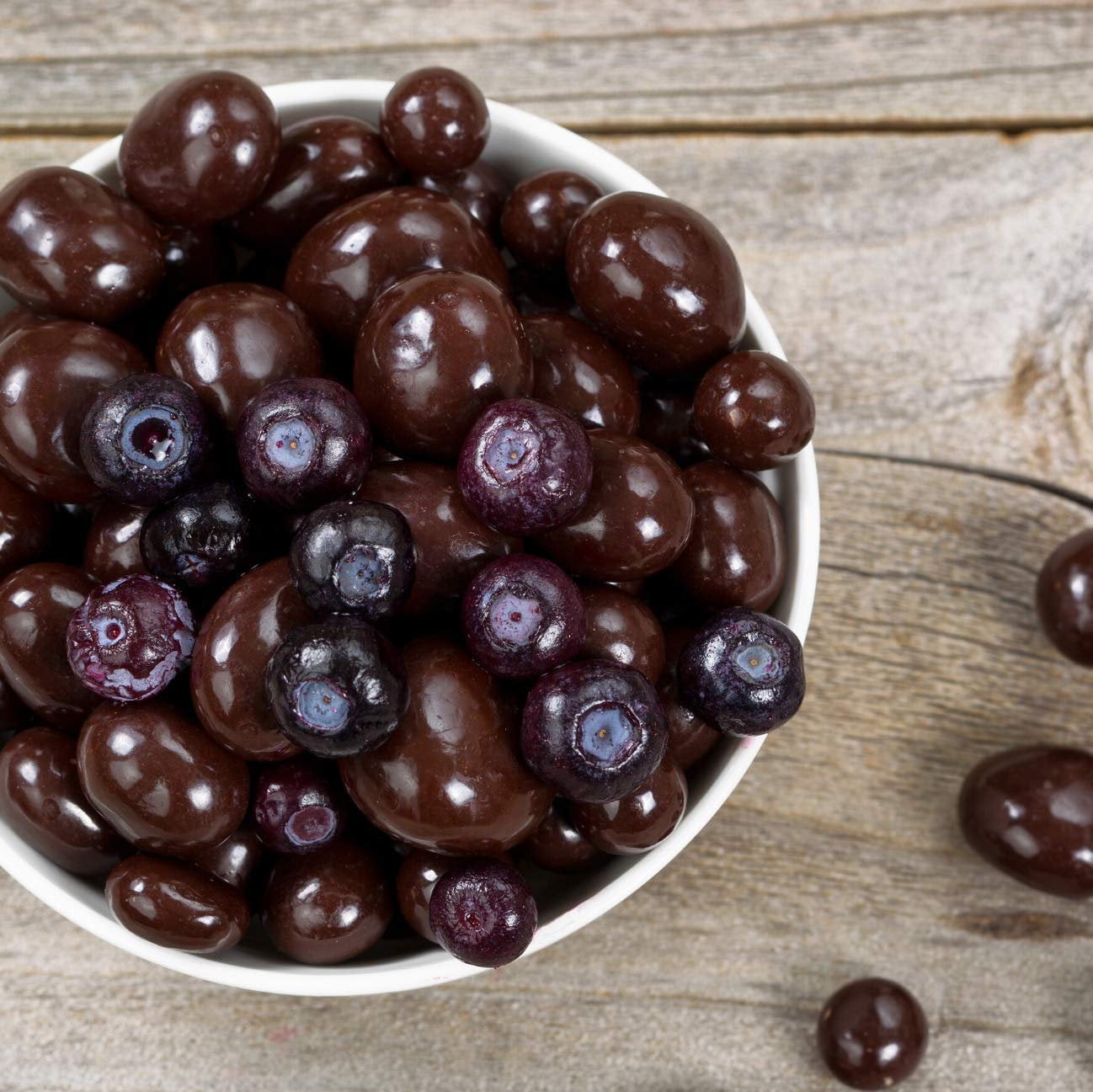 Gourmet Dark Chocolate Covered Blueberries by It's Delish, Half Pound 8 Oz Bag