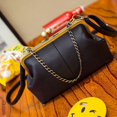thumbnail image 4 of Bolso de mujer con clip en la boca, bolso de concha, bolso de hombro portátil retro europeo y americano de otoño e invierno de PU, 4 of 6