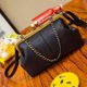thumbnail image 4 of Bolso de mujer con clip en la boca, bolso de concha, bolso de hombro portátil retro europeo y americano de otoño e invierno de PU, 4 of 6