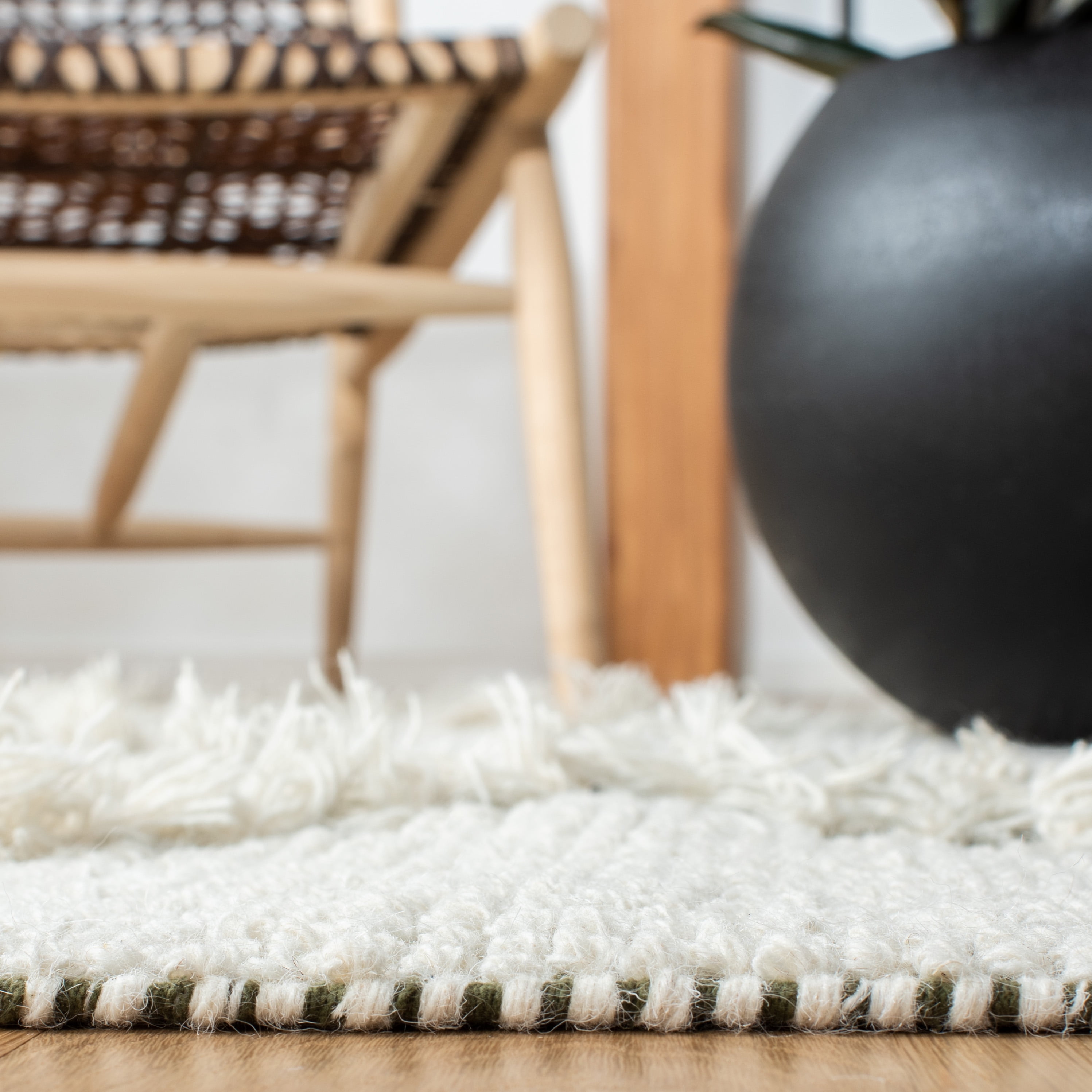 SAFAVIEH Vermont Winthrop Chevron Runner Rug, Ivory/Green, 2'3" x 8'