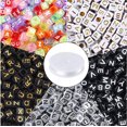 thumbnail image 1 of 1400 cuentas de cubo de alfabeto acrílico de 5 colores con 1 rollo de 50 m de cuerda de cristal para hacer joyas (6 mm) oso de fresa  Hogar, 1 of 5
