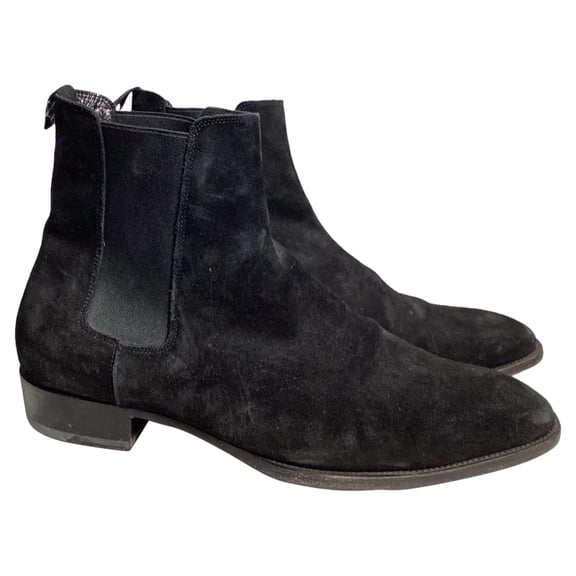Pre-Owned Saint Laurent Wyatt Chelsea Boots in Black Suede