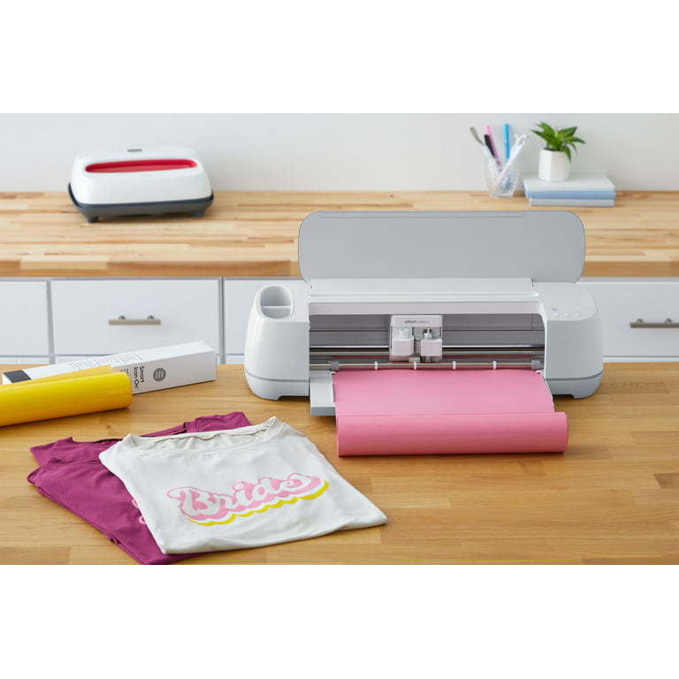 Cricut Joy Smart Iron On Vinyl - HTV Vinyl for Apparel & Decor, Outlast 50+  Washes, Quick Matless Cutting, Wide Application, Iron On Vinyl for Stickers  & Decals, Red : Buy Online