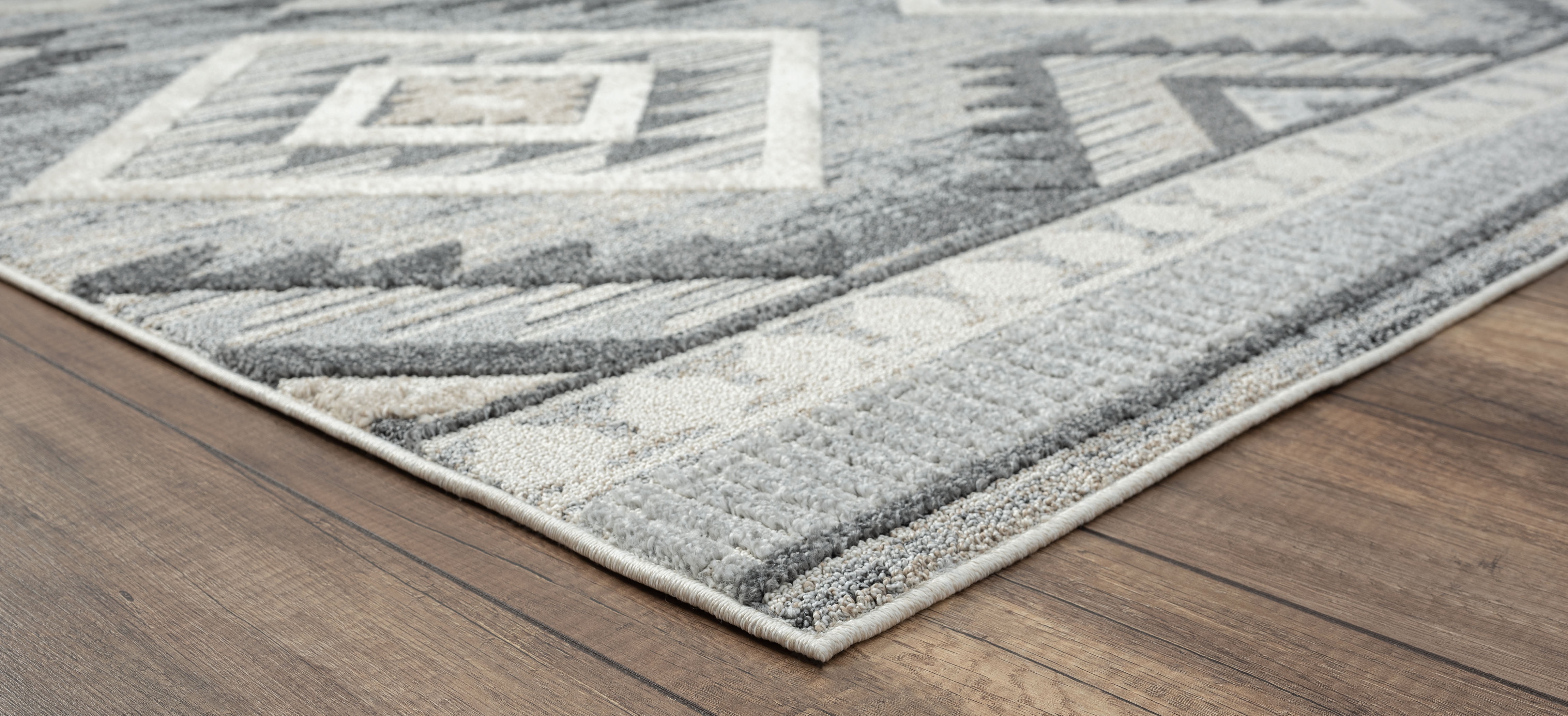 United Weavers of America Contemporary/Transitional Geometric Runner Rug, 2' 7" x 7' 2"