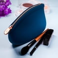 thumbnail image 2 of Bolsa de cosméticos Pudinbag Blancmange de silicona impermeable azul, 2 of 9