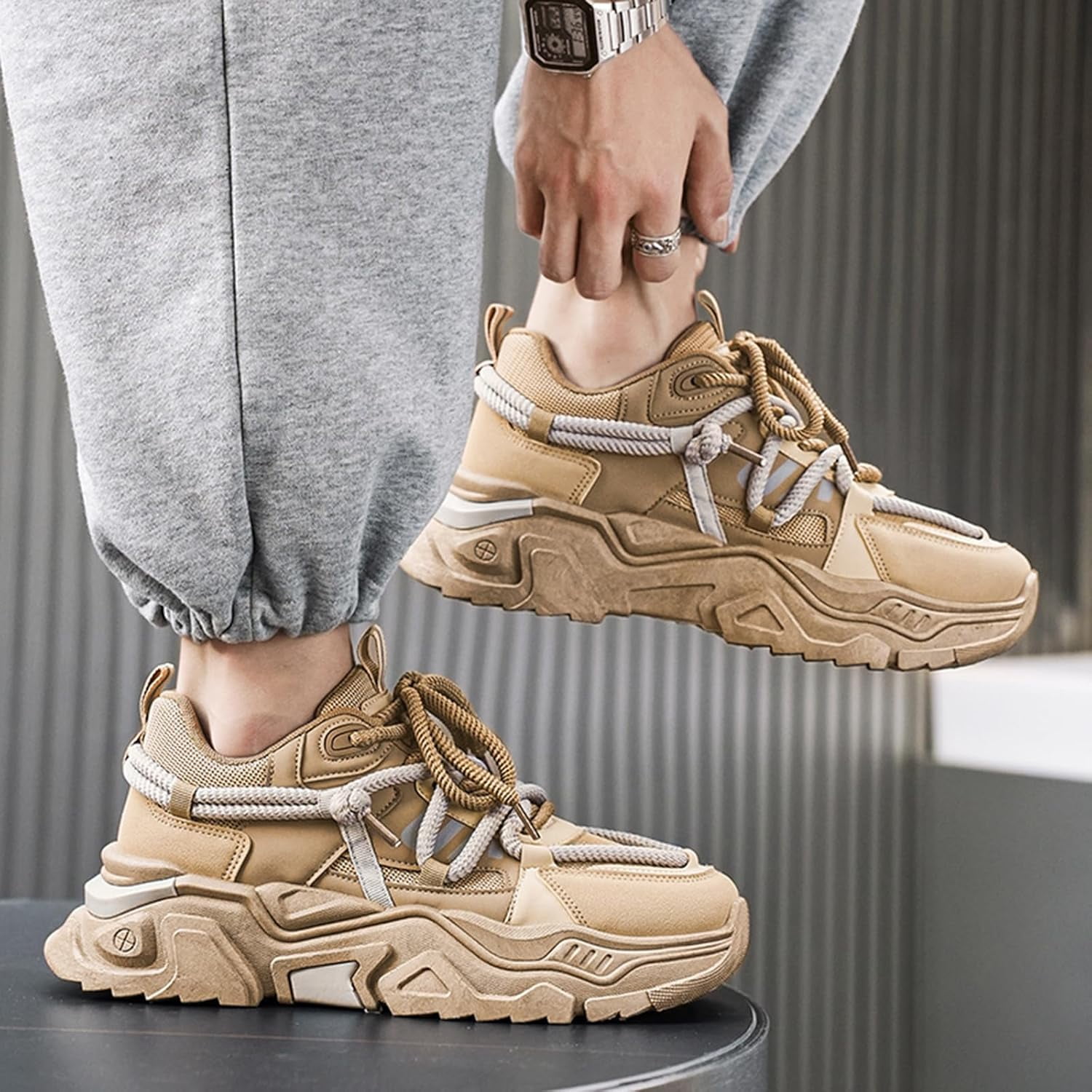 beige sneakers outfit men