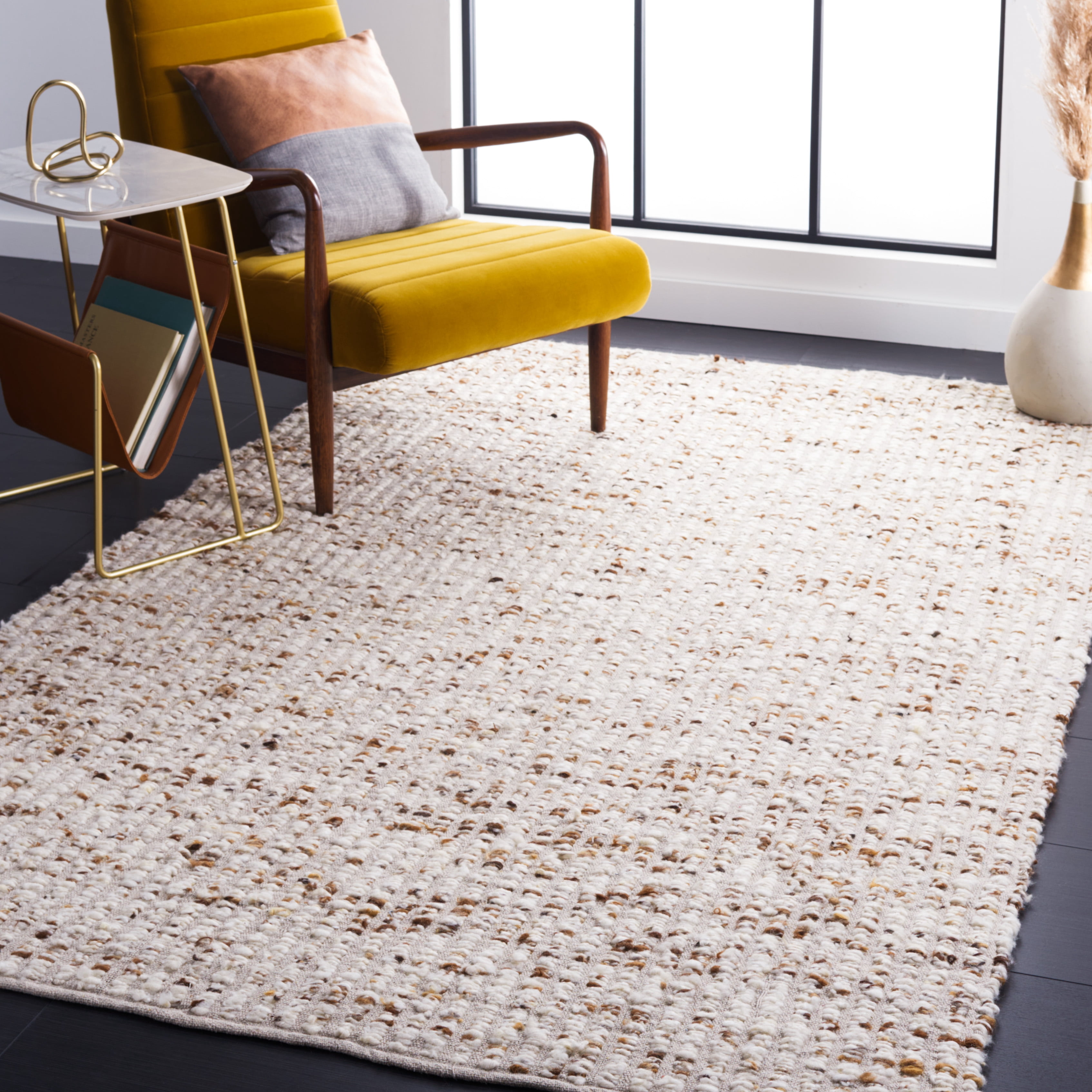 SAFAVIEH Natura Edith Distressed Area Rug, Ivory/Beige, 4' x 6'