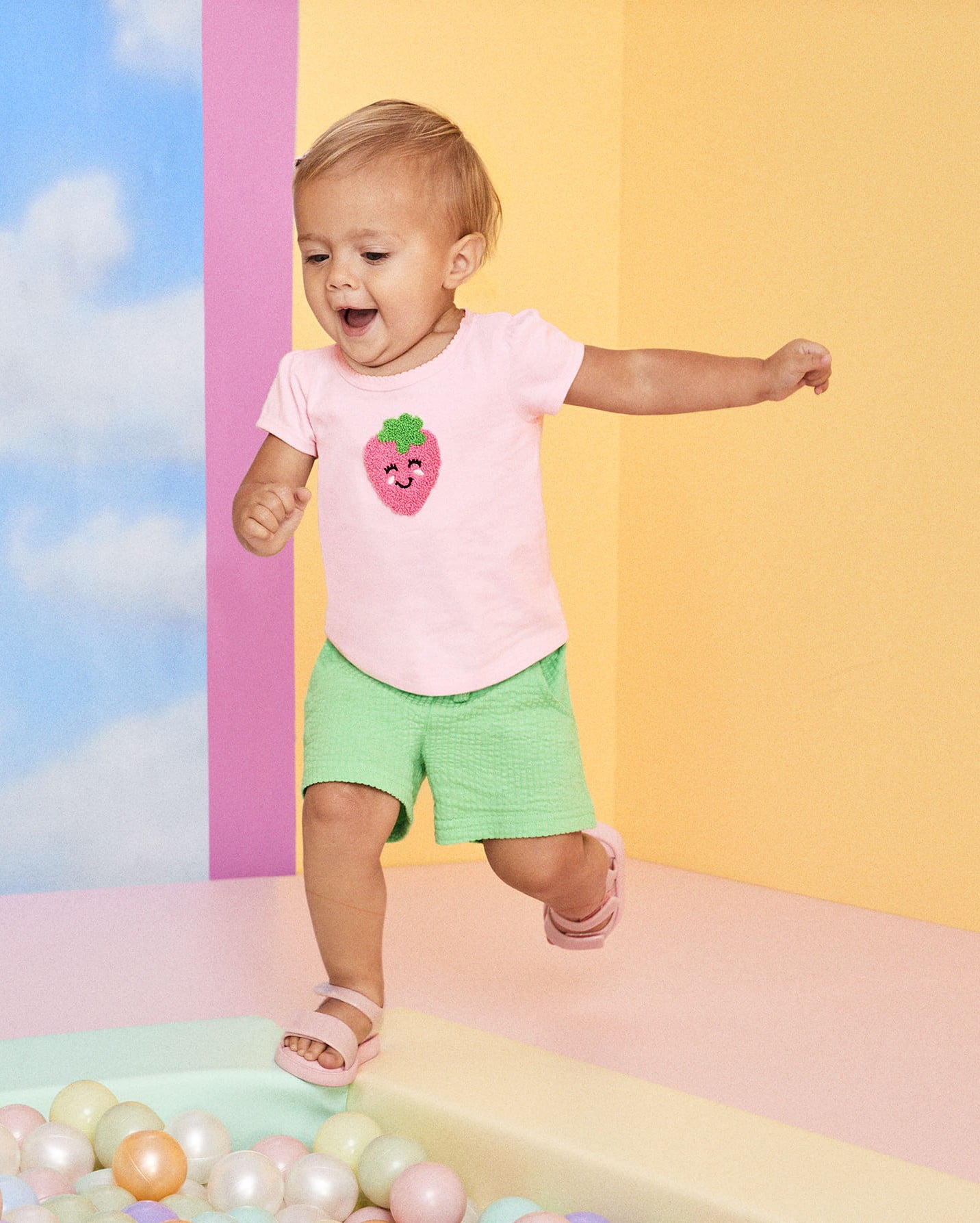 Garanimals Baby Girl Short Sleeve Scallop Neck Embroidered T-Shirt, Sizes 0-24 Months
