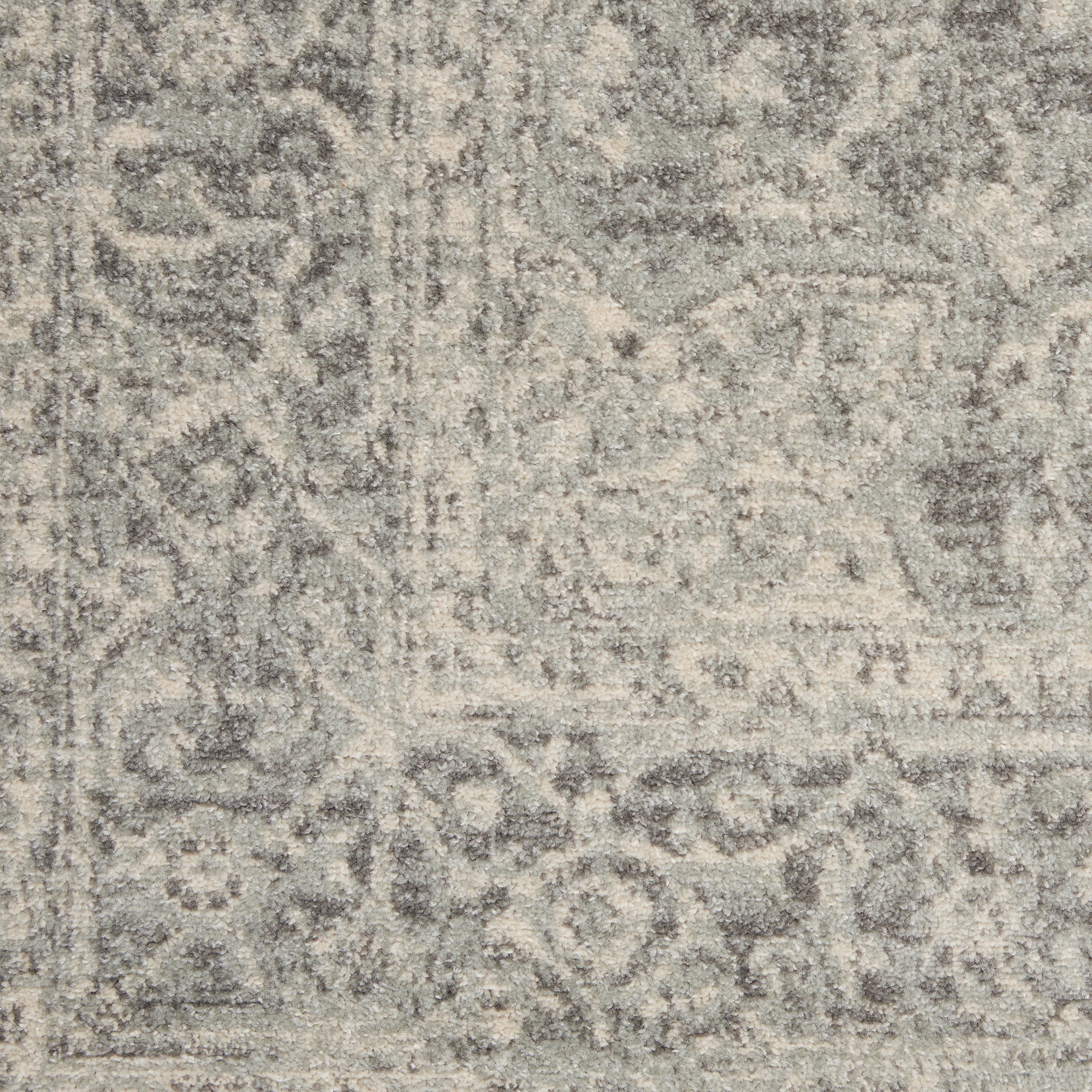 Serene Traditional Persian Ivory/Grey 4' x 6' Area Rug, (4' x 6')