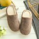 thumbnail image 1 of Zapatillas de casa con suela suave y sin ruido, de gamuza lisa, antideslizantes, de madera, con suela suave y sin ruido, de algodón, 1 of 6