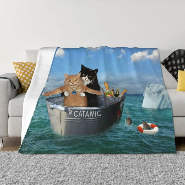 Balery Two Brave Cats Are Floating On The Sea Iceberg Manta de Franela con Dibujo, Lujo Ultra Suave y Cálido, Antipelusa y Resistente a las Arrugas para Cama, Sofá, Camping -60"x50"