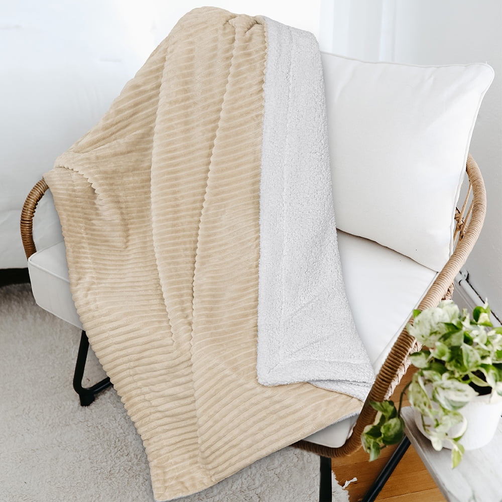 Pavilia Throw Blanket