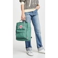 thumbnail image 4 of Mochila Fjällräven Kanken de lona lisa verde escarcha para mujer, 4 of 7