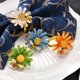 thumbnail image 2 of Zhuge Botón de servilleta con forma de girasol para decoración de mesa de comedor Anillo de servilleta con forma de abeja y margarita de colores - 6 piezas (blanco), 2 of 5