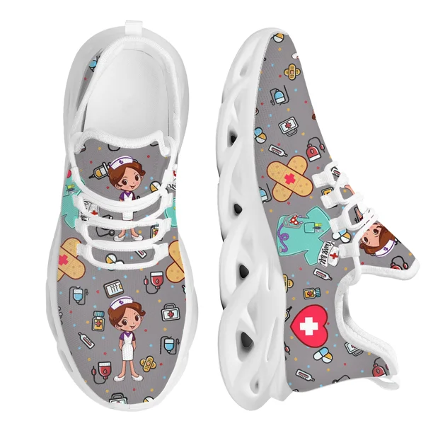 Zapatillas deportivas de malla con estampado de enfermera para mujer, calzado ligero y casual para correr, con patrón de suministros médicos