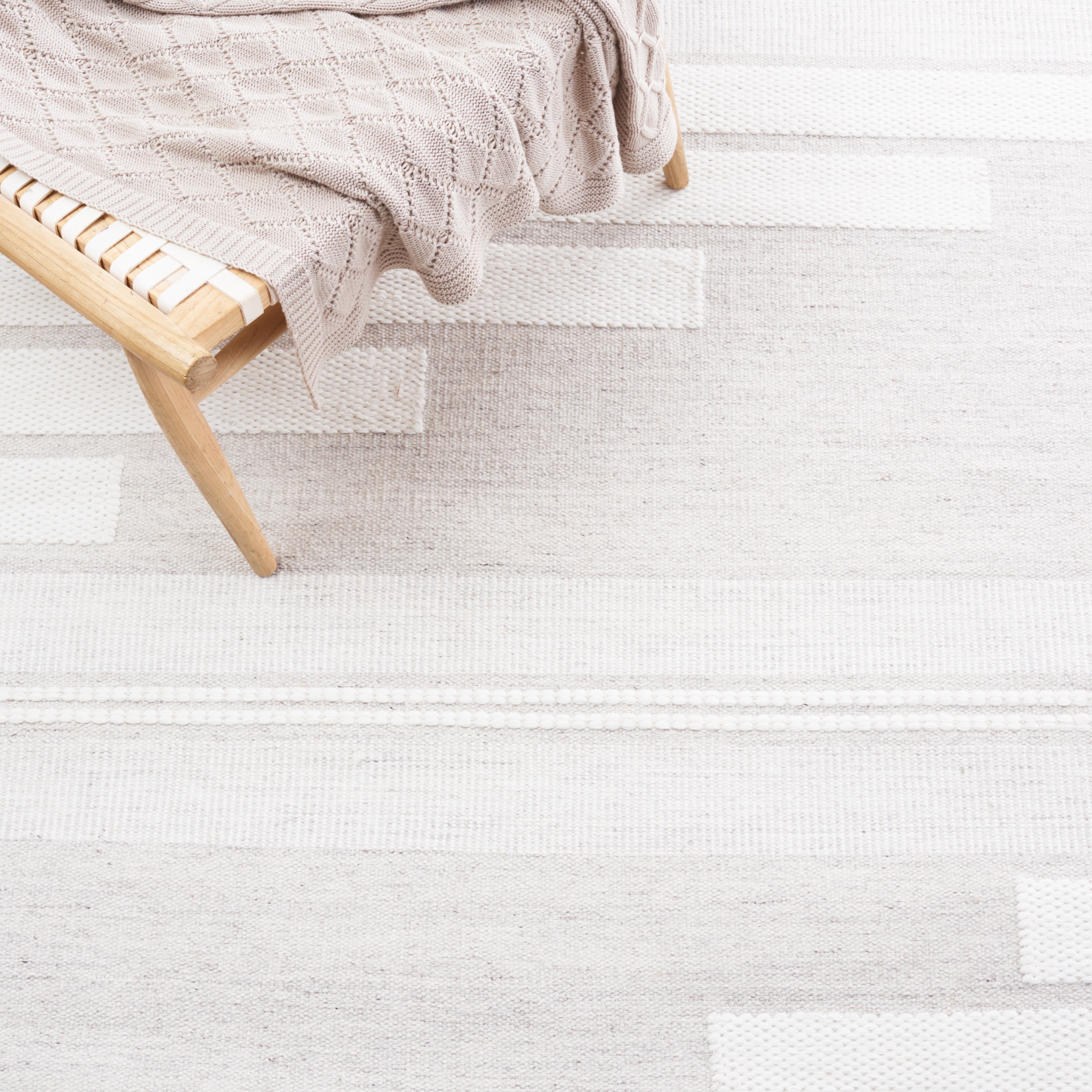 SAFAVIEH Kilim Adam Striped Polyester Area Rug, Ivory/Beige, 4' x 6'