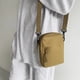 thumbnail image 4 of Bolsa de hombro cruzada, bolso de viaje para hombres, mujeres, niños, con agujero para auriculares, caqui, 4 of 6