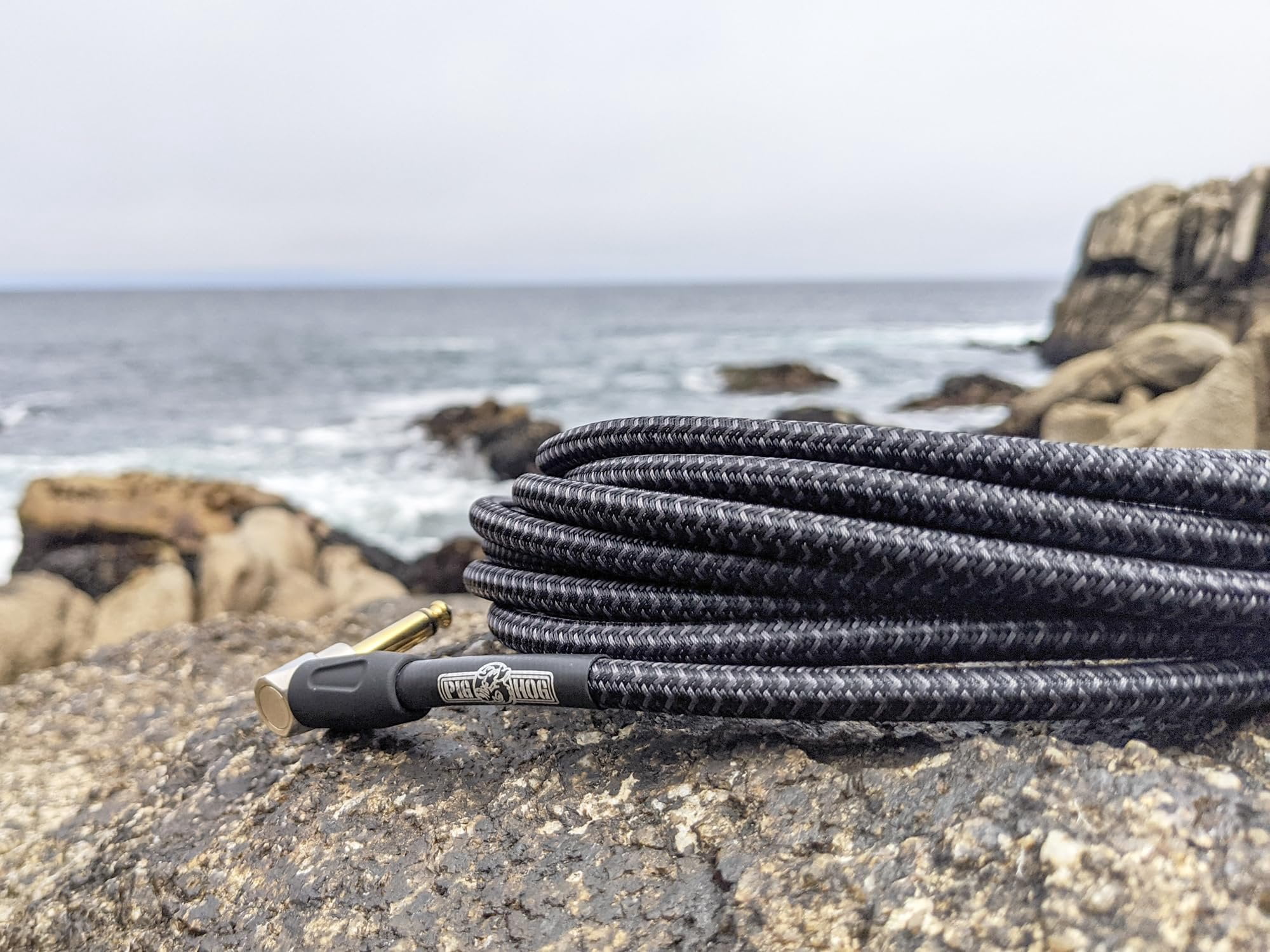 Pig Hog Black Woven Tour Grade Instrument Cable 1/4" to 1/4" Right Angle 10ft , PCH10BKR