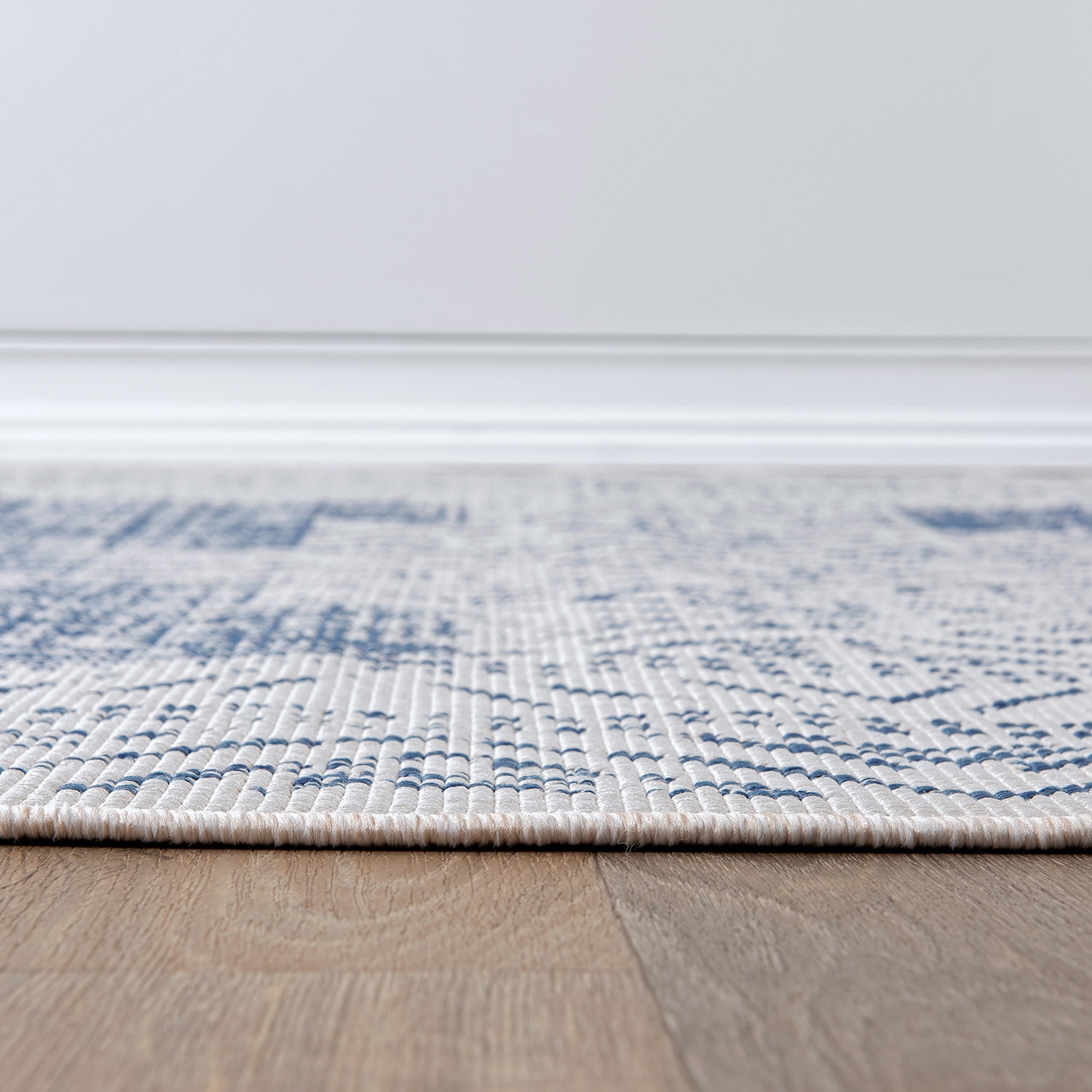 World Rug Gallery Transitional Bohemian Weather Resistant Reversible Indoor/Outdoor Area Rug - Blue 2'x7'