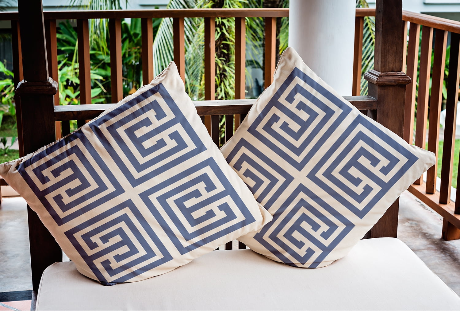 18"x18" Simply Daisy Greek Key Poly Indoor/Outdoor Pillow, Blue Qty 1