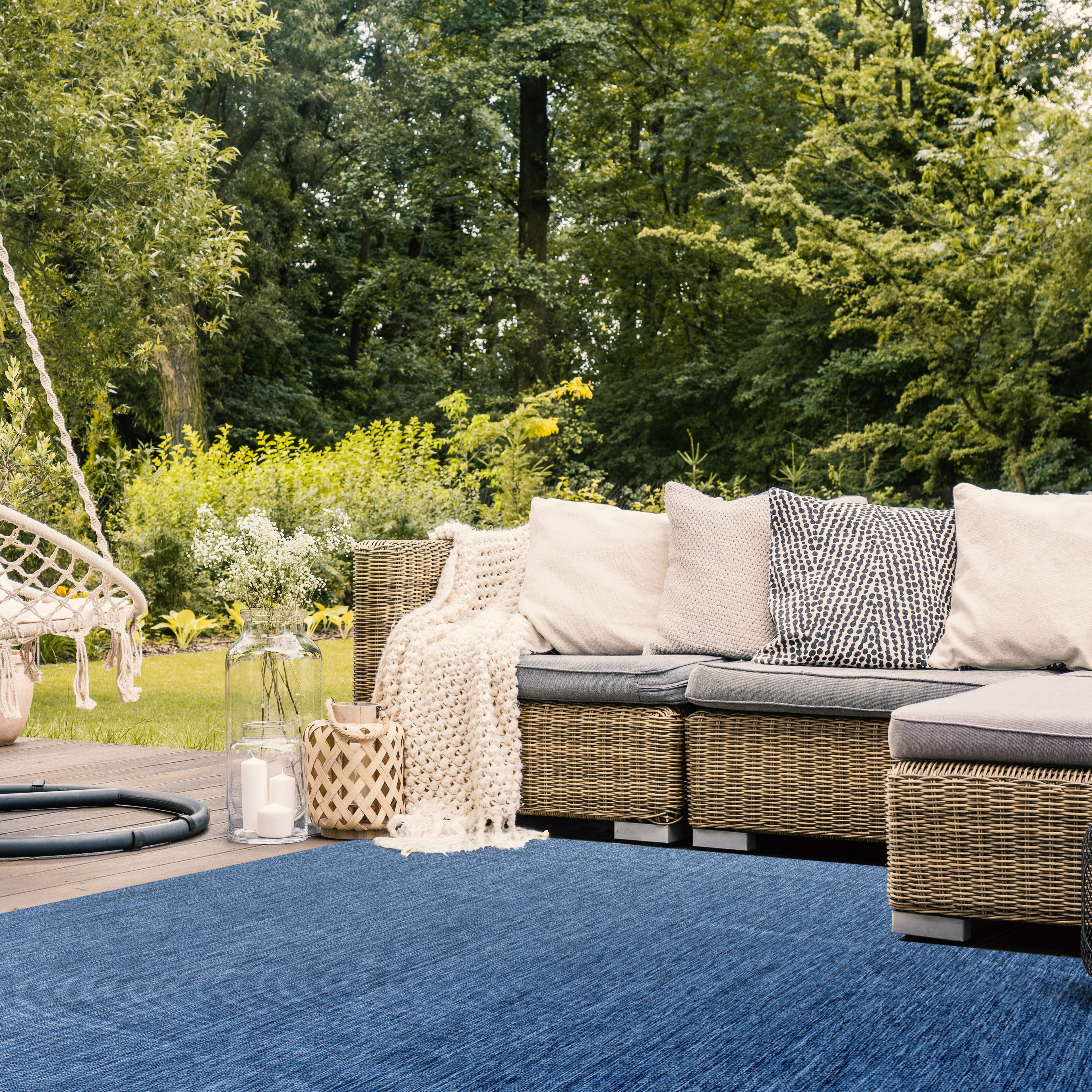 SAFAVIEH Beach House Tayler Solid Indoor/Outdoor Area Rug, Blue, 6'7" x 6'7" Square