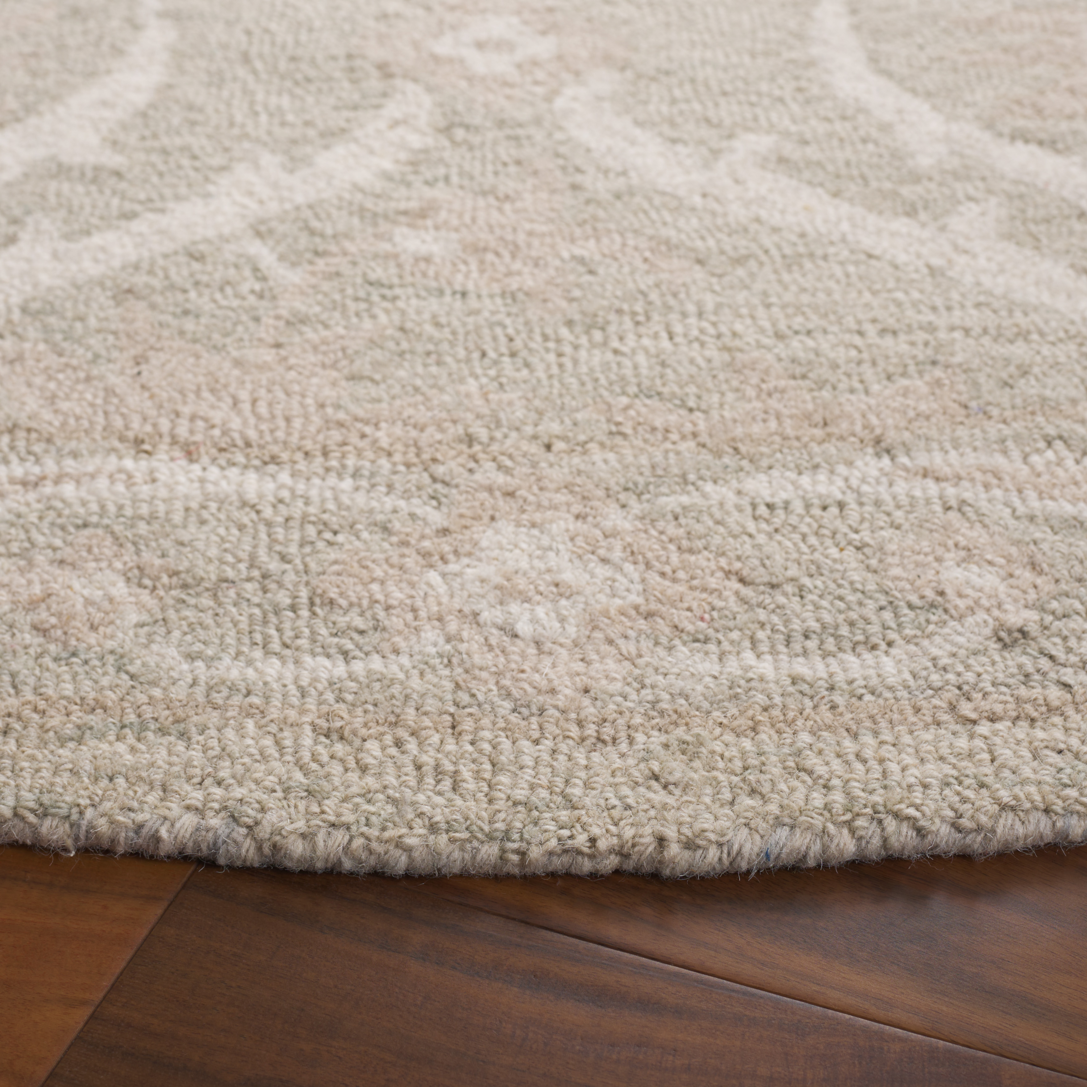 SAFAVIEH Blossom Donella Floral Area Rug, Light Gray/Ivory, 6' x 6' Round