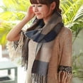 thumbnail image 4 of Bufanda grande de celosía cálida de invierno con rejilla grande y Mantón largo a la moda para mujer, 4 of 5