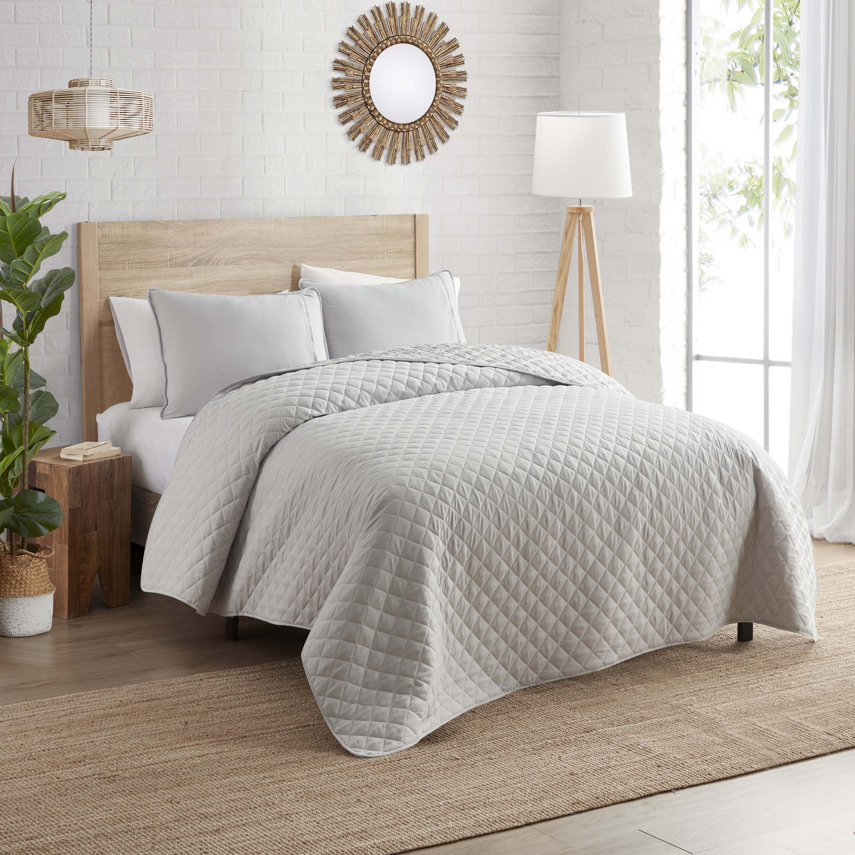 Indigo Ink Tufted Bohemian 3-Piece Grey/White Abstract Floral Reversible Quilt Set, Full/Queen