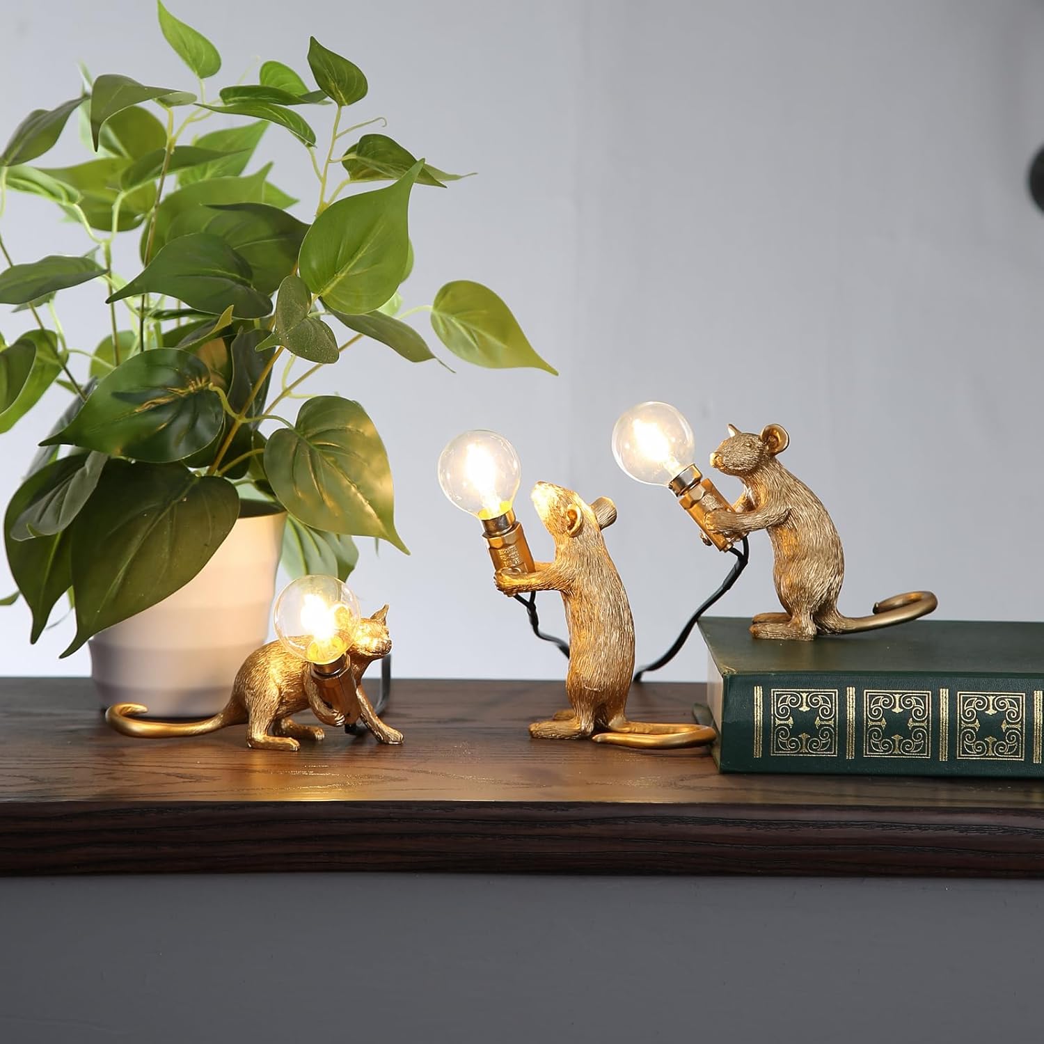 Modern Cute LED Resin Animal Mouse Table Lamp Art Mouse Bedside Gift Desk Lights Small Mini Mice Table Lamp Creative Mouse Desk Lamps