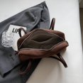 thumbnail image 3 of Bolso Hombro para Mujer Con Múltiples Bolsillos en Las Axilas Gamuza Sintética El (café), 3 of 9