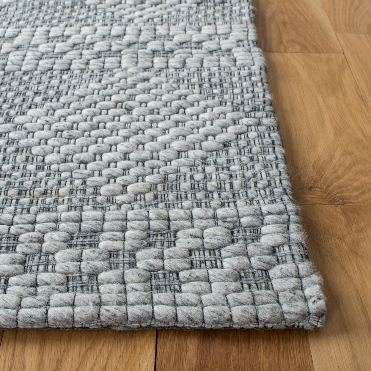 SAFAVIEH Marbella Matilda Diamond Area Rug, Silver/Grey, 4' x 6'