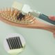 thumbnail image 4 of Cepillo Para El Cabello 2 En 1: Herramienta De Limpieza Y Eliminación De Pelos, Adecuada Para Uso Doméstico Y En Salones De Belleza, 4 of 7