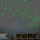 thumbnail image 5 of Pegatinas de estrellas que brillan en la oscuridad para niños | Calcomanías de pared brillantes y que cambian de color para decorar dormitorios, ventanas y fiestas | Decoración fluorescente de cielo, 5 of 5