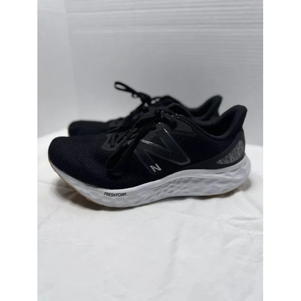 New Balance Men's Fresh Foam Arishi V4 Running Shoe -Black/Silver Metallic/Gum 8