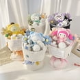 thumbnail image 3 of Ramo De Flores Sanrio Muñeca De Peluche My Melody Kuromi Cinnamoroll Kt Gato Hecho A Mano Juguete Graduación De San Valentín Con Bolsa, 3 of 4