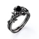 thumbnail image 3 of JeenMata Juego de Anillos de Boda con Diamantes Negros de 0,50 Quilates Creados en Laboratorio Juego de Anillos de Boda con Hojas y Enredaderas, Baño de Oro Negro de 18 K sobre Plata, 3 of 6
