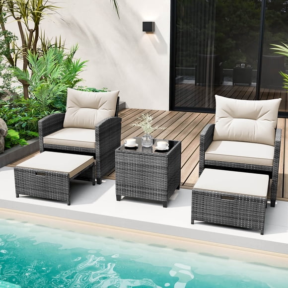Costway Ensemble de 5 Pcs en Rotin pour Patio avec 2 Ottomans et Table Basse en Verre Trempé Blanc Cassé + Gris Mixte