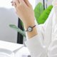 thumbnail image 3 of Reloj de pulsera para mujer yuxing números romanos color blanco, 3 of 3