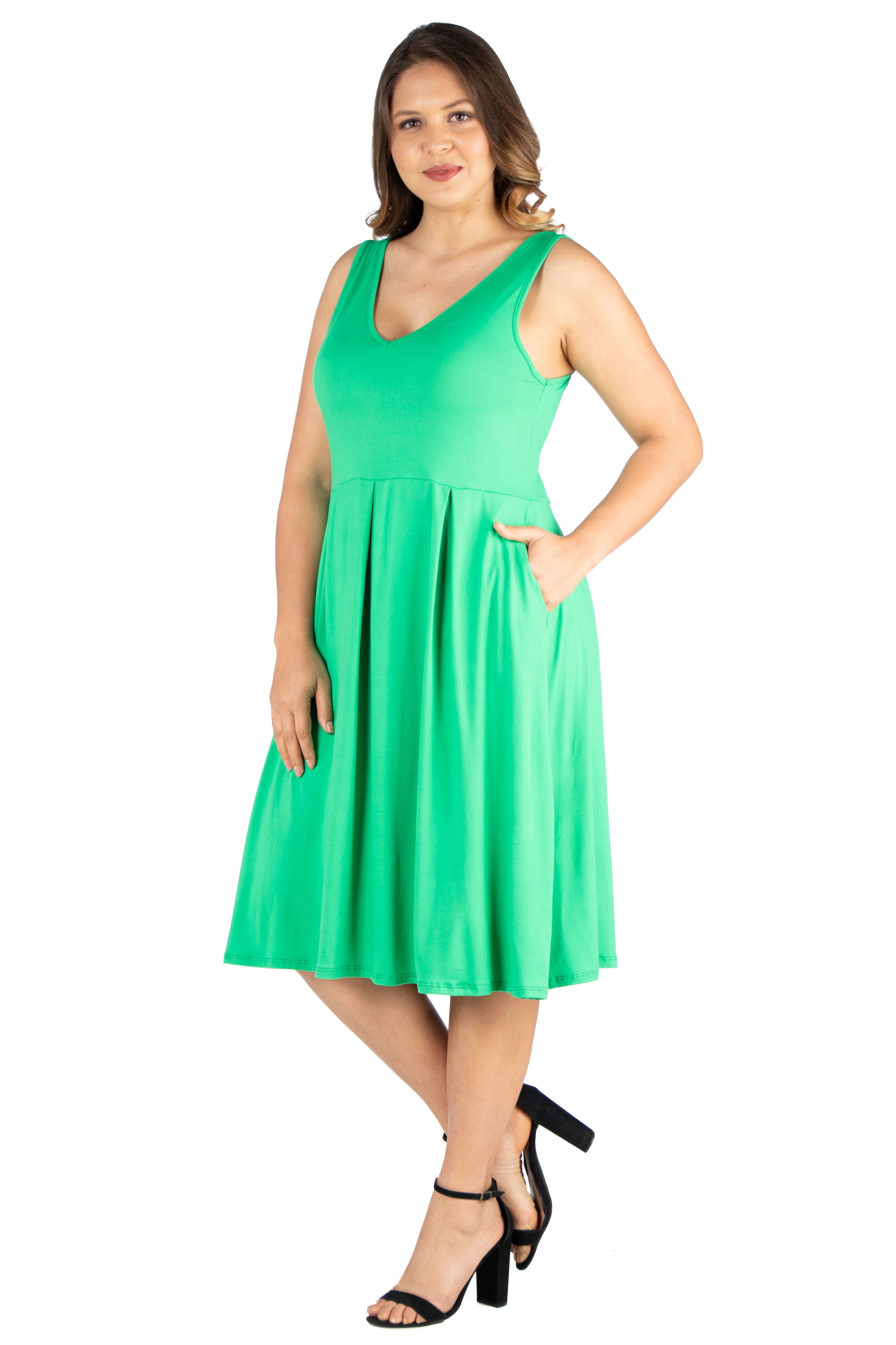 Women’s Plus Size Sleeveless Midi Fit and Flare Pocket Dress