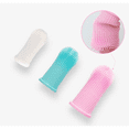 thumbnail image 4 of Juego de 2 cepillos de dientes de silicona suave para mascotas con sistema de limpieza de 360°, color blanco., 4 of 5