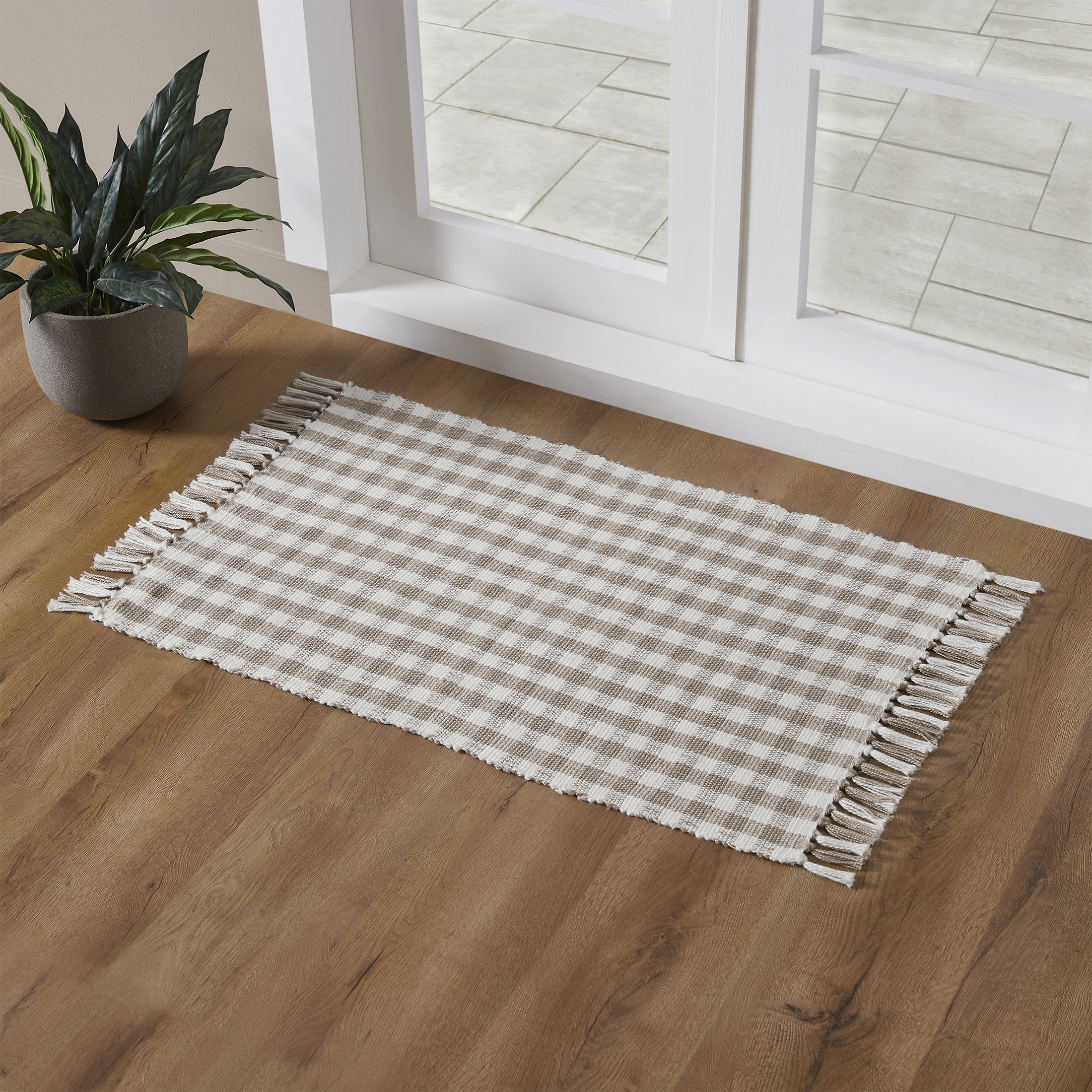 My Texas House Taupe Gingham Fringe Indoor/Outdoor Layering Rug, 24" x 38"