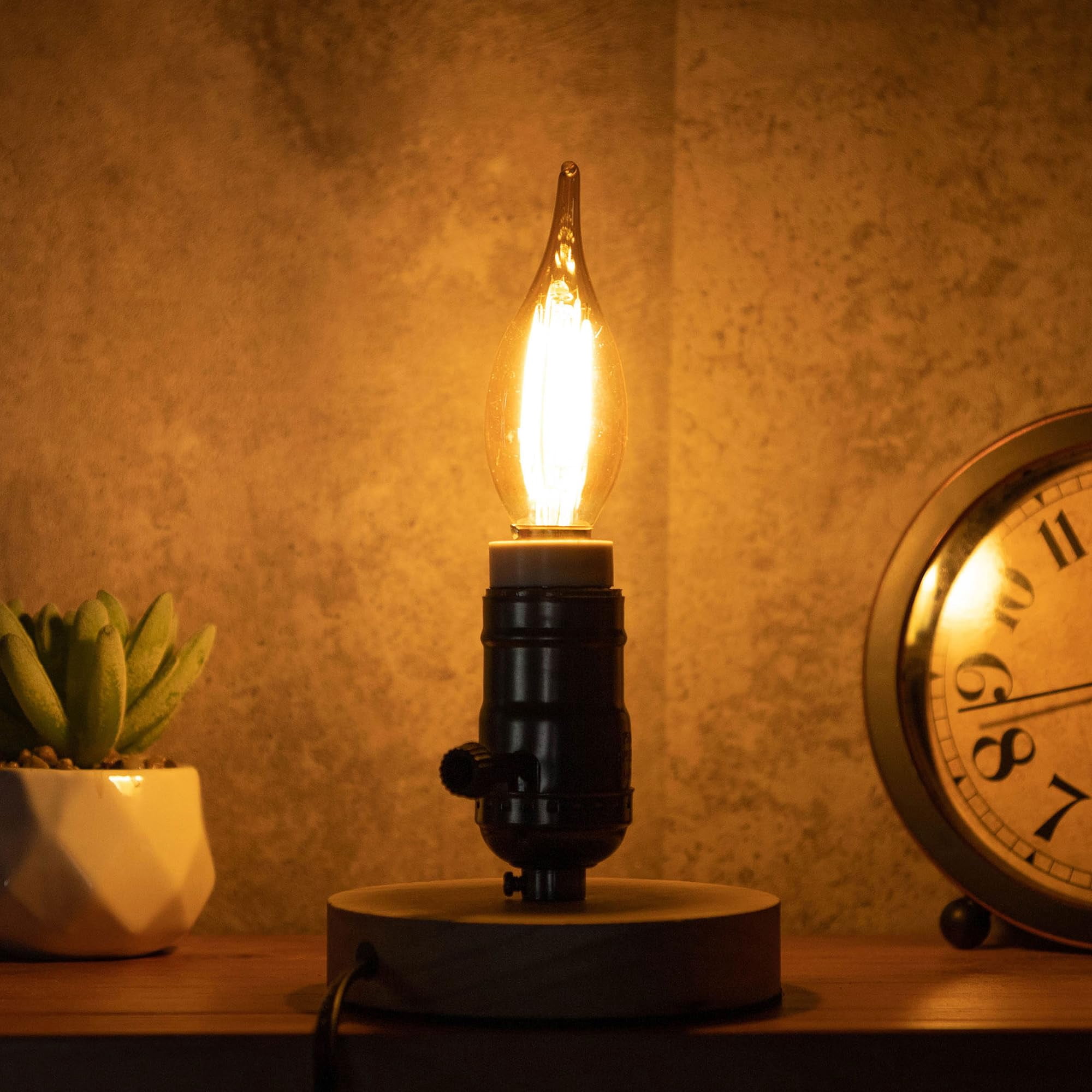 Dimmable E12 Candelabra LED Light Bulbs,C32T 4W Amber Flame Tip Vintage Chandelier Bulbs Equal to 40Watt Incandescent,2200K Warm Yellow CA10 Candle Bulb for Decor Lighting, 550Lumen,6Pack